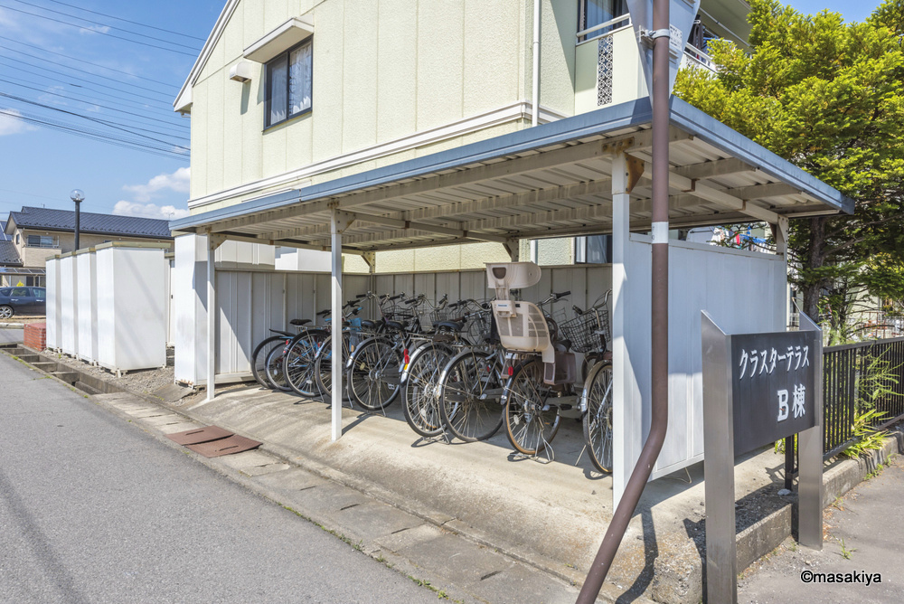 クラスターテラスの外観|駐輪場