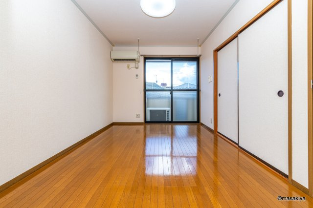 メゾンパーク東和田の居間・リビング