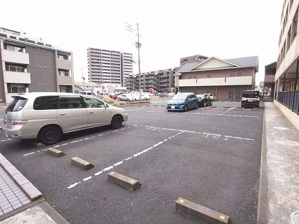 フィールド・ワンの駐車場