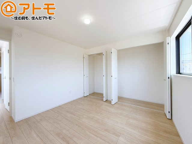 【寝室】 | 葵区川合1期　新築戸建　全1棟 | 毎日すごす部屋の広さや陽当りも気になるポイントですね！現地で体感してみてください♪