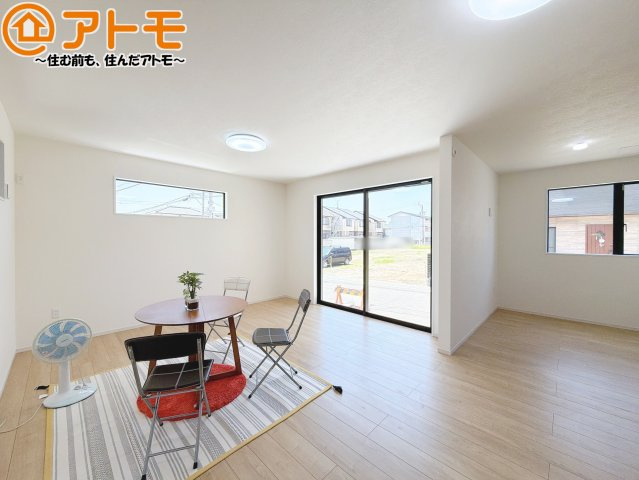 【居間・リビング】 | 葵区川合1期　新築戸建　全1棟 | 日当たりのよいリビングは、一年を通してぽかぽかとしています。家族が自然と集まる空間になりそうですね♪
