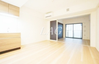 【居間・リビング】 | ＡＲＴ　ＲＥＳＩＤＥＮＣＥ　ＫＡＷＡＧＵＣＨＩ | 洋室のお部屋です。