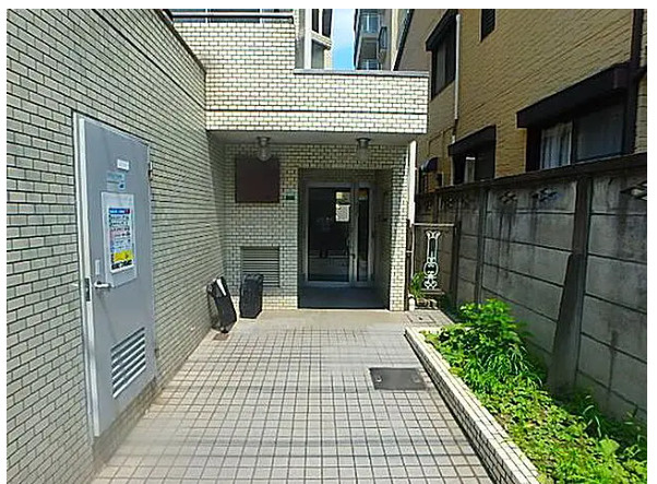 ジョイフル池袋要町のエントランス