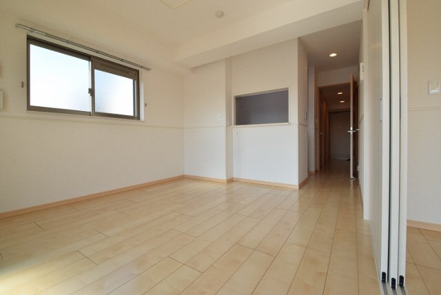Poseidonの居間・リビング|リビング角部屋で気持ちいい空間です。
