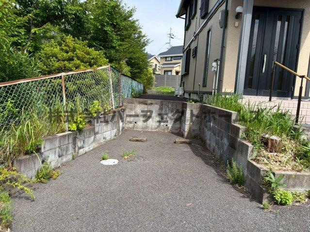 星田山手2丁目戸建　賃貸の駐車場|駐車スペースもあります