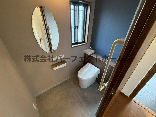 星田山手2丁目戸建　賃貸のトイレ|ゆったりとした空間のトイレです