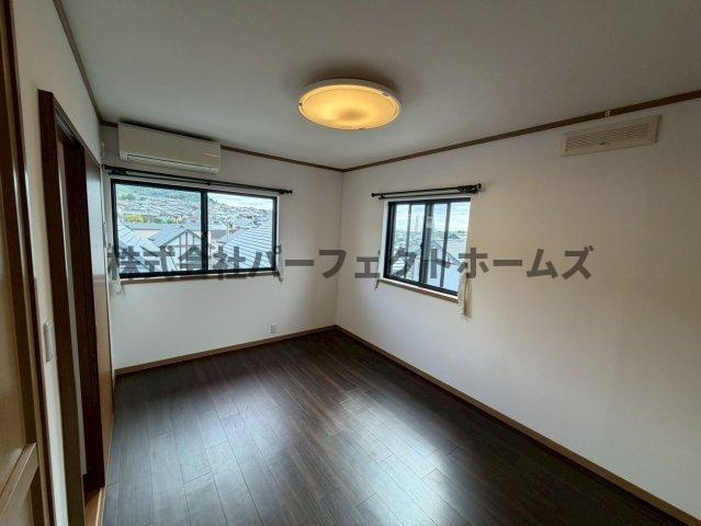 星田山手2丁目戸建　賃貸の洋室|コンパクトで使いやすい洋室です