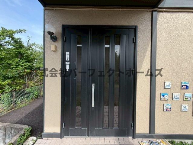 星田山手2丁目戸建　賃貸の玄関|玄関です
