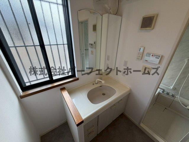 星田山手2丁目戸建　賃貸の独立洗面台|独立洗面台、朝の身支度には欠かせません