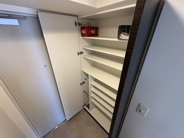 エステムコート名古屋新栄Ⅱアリーナの玄関