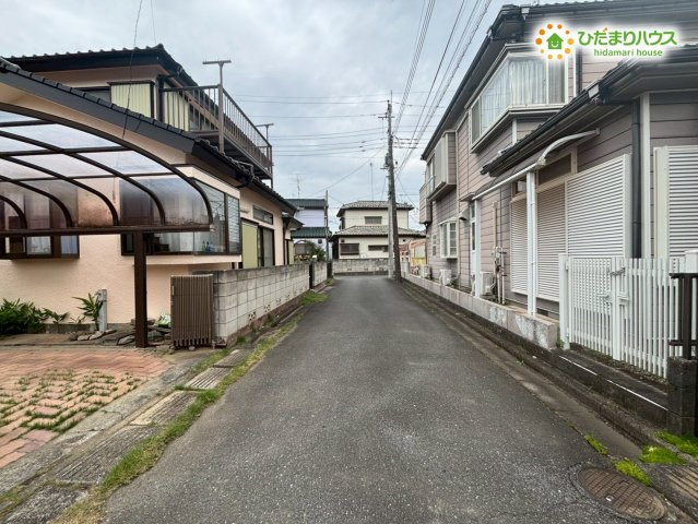 鴻巣市松原4丁目　新築一戸建て　セレクト花水木　A号棟の前面道路含む現地写真