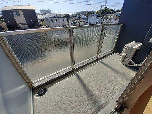 ロータス青山１の駐車場