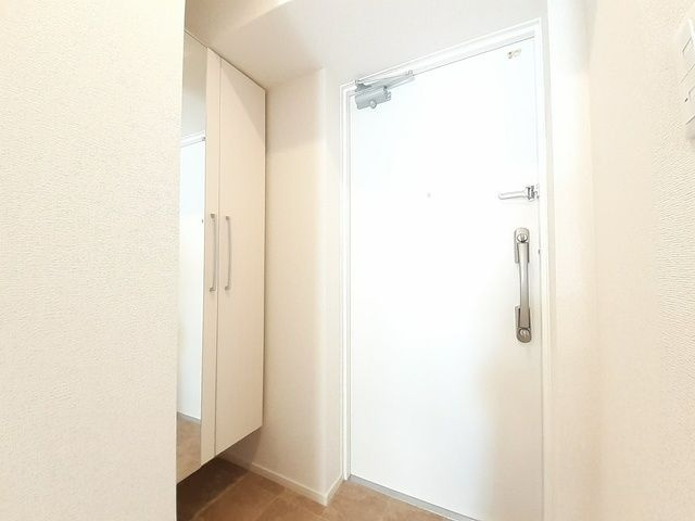 ロータス青山１の玄関