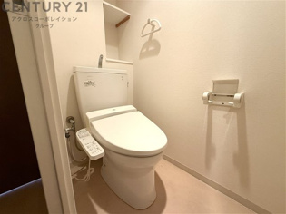 温水洗浄便座付きのトイレです♪