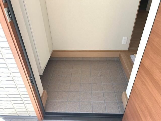 中野レーベルの玄関|別部屋の参考写真です