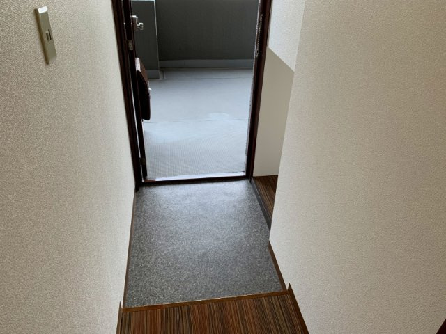 第２尾形マンションの玄関