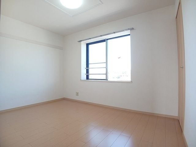 ロジュマン本城の寝室
