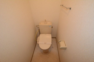 温水洗浄便座付きのトイレです♪