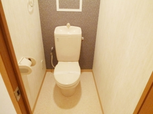 温水洗浄便座付きのトイレです♪