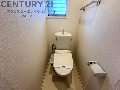 温水洗浄便座付きのトイレです♪