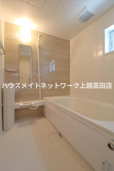 ノーブル スクエア Ａの浴室|１坪風呂（追焚機能付）