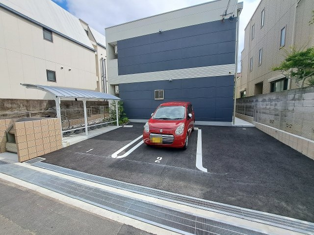 ルナ テラス 甲子園の駐車場