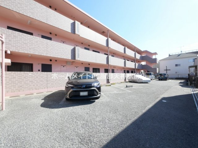 ボンヌ愛の駐車場
