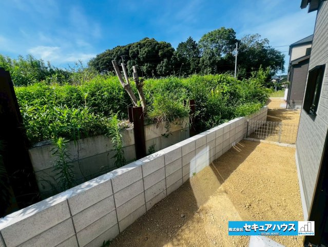 【本日ご案内可能】大府市米田町4丁目　全4棟の庭|【庭】
◆お庭付きの物件です。勝手口から出入りできます。
◆ガーデニングや子どものちょっとした遊び場など、プライベートな空間として多目的に活用できます。　　　　　　　　　　　　　　　　　　　　　　　　