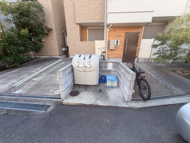 ポラリス摂津 R棟の駐車場