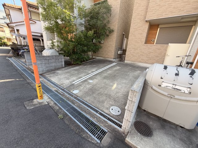 ポラリス摂津 R棟の駐車場