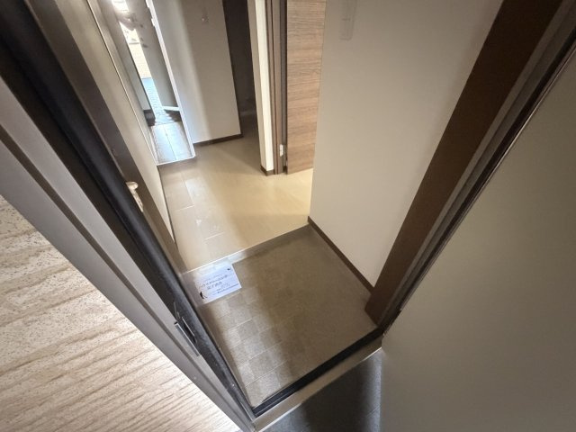 ポラリス摂津 R棟の玄関