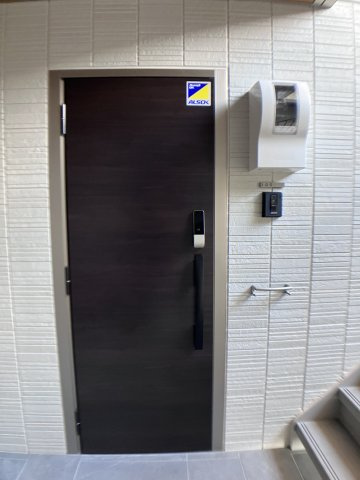 D-ROOM 中島の玄関