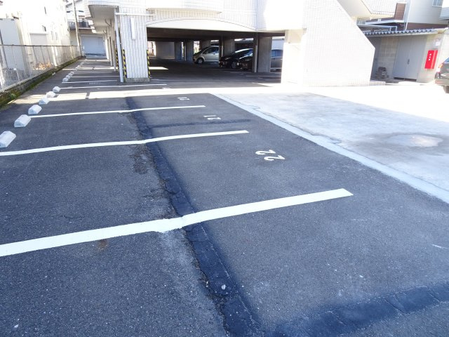 スイトマジョラムの駐車場