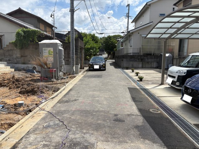 CRADLE GARDENー八幡西区永犬丸西町第2の前面道路含む現地写真|前面道路幅員約4.03メートルです