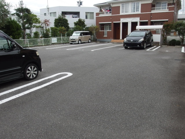 ルナ　エ　ステラＡの駐車場