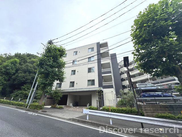 プレシス多摩永山レヴィエの外観|綺麗に手入れされた外観です。