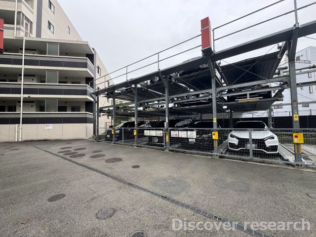 プレシス多摩永山レヴィエの駐車場