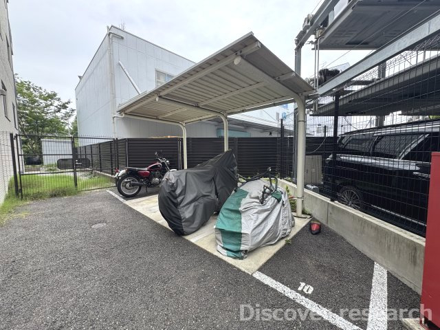 プレシス多摩永山レヴィエの駐車場|バイク乗りにはうれしいバイク置場があります。