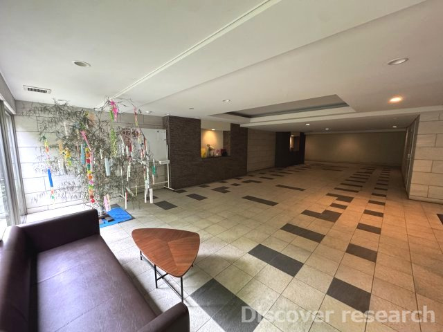 プレシス多摩永山レヴィエのエントランス