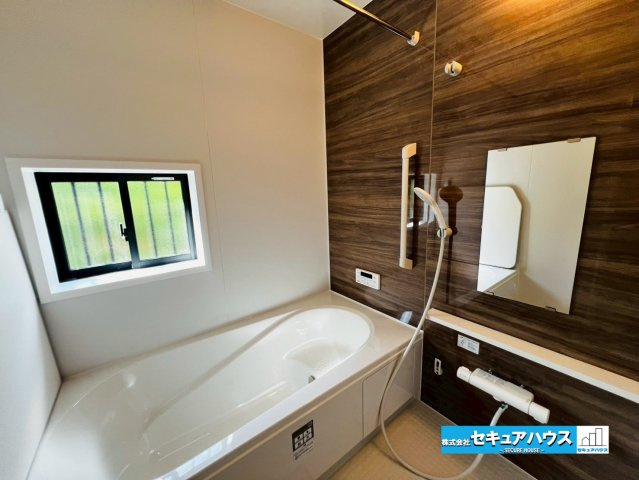 【本日ご案内可能】大府市米田町4丁目　全4棟の内観：施工例|【洋室イメージ】
◆広々とした居住空間は日々の暮らしを彩り、心のやすらぎと満足感を与えてくれます。通風と採光を考慮した設計は子供たちはのびのび育ち、家族でくつろぎと団らんを生み出します。
