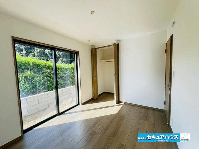 【本日ご案内可能】大府市米田町4丁目　全4棟の内観：施工例|【浴室イメージ】
◆アクセントパネルで落ち着きのある雰囲気を演出します。毎日の疲れを癒やすバスタイムをお楽しみ下さい！
◆窓付きで、カビの繁殖を抑える効果があります。