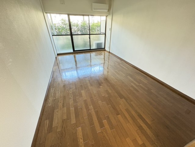エスエスハイツ市川の居間・リビング