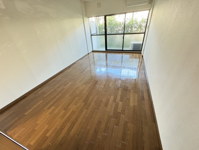 エスエスハイツ市川の居間・リビング
