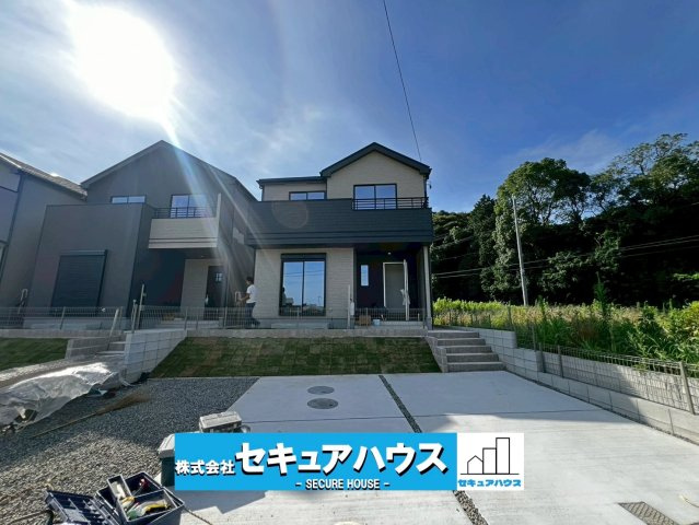 【本日ご案内可能】大府市米田町4丁目　全4棟の外観|【現地外観写真】
◆全4棟！完成間近！本日ご案内可能です♪
◆駐車並列3台可能！オプション工事でカーポート設置などいかがでしょうか。その他にも、フェンスなどの「オプション工事」もご提案いたします♪　　