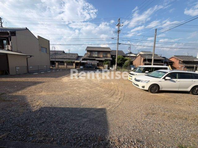 ジュヴィエ壱番館の駐車場