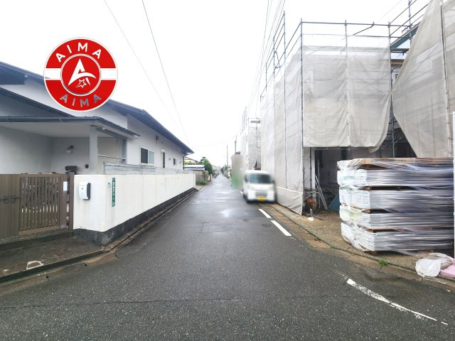 福岡市東区西戸崎5丁目第1-4棟（1号棟）の外観|前面道路含む現地の写真です。