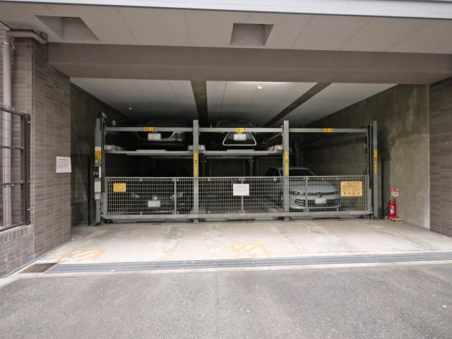レジディア京町堀の駐車場