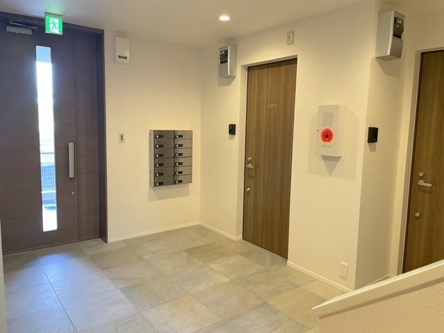 Hofgarten 榎下のロビー|ホテルライクな屋内共用部