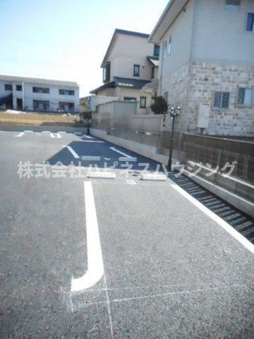 アビタシオン高柳の駐車場