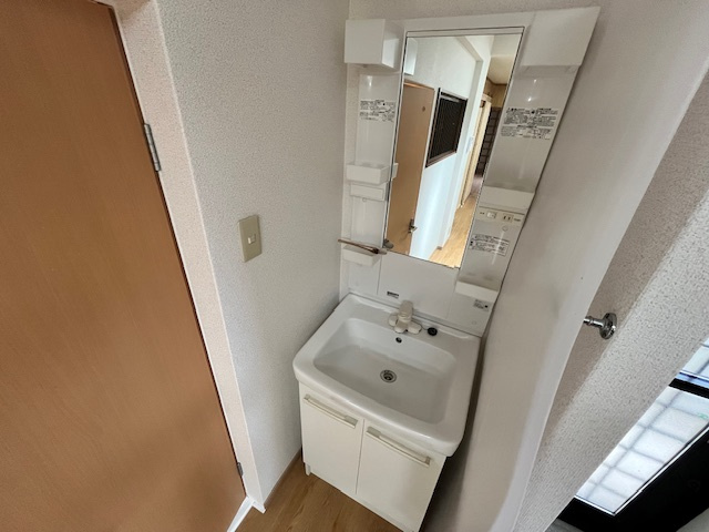 北区鷹峯黒門町貸家の洗面所